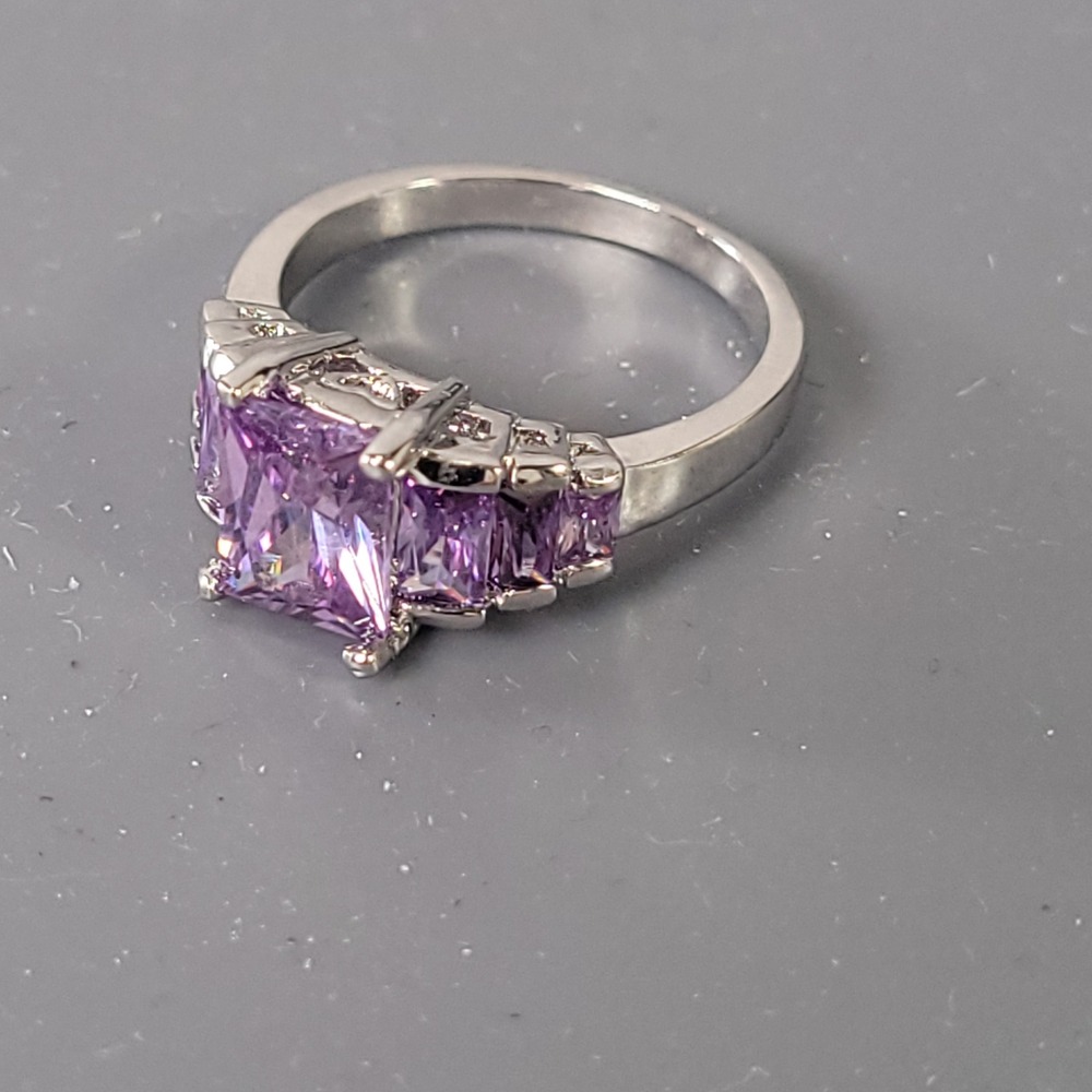 Amethyst Color Glass Ring Women Size 6 Silver Tone Radiant Cut Heart Statement